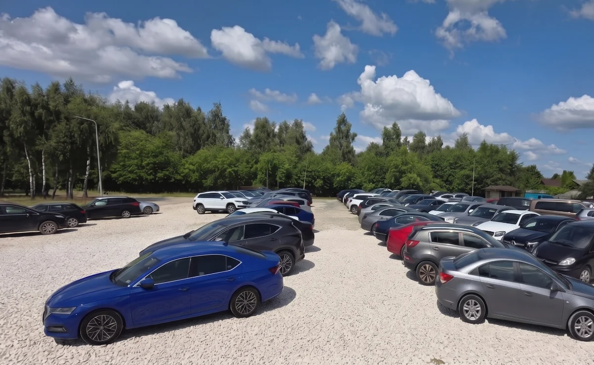 Odlotowy Parking od zewnątrz - strzeżony plac przy lotnisku Łódź-Lublinek